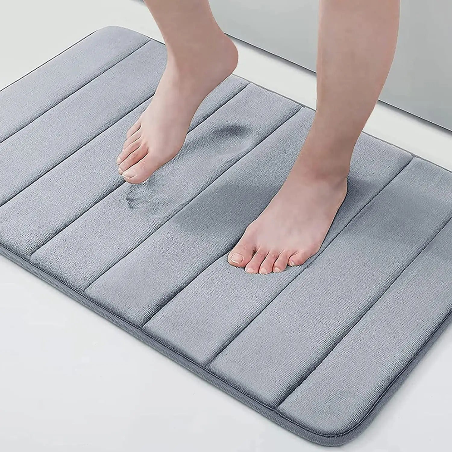 Randig Badrumsmatta i Memory Foam – Halkfri, Vatten absorberande & Tvättbar