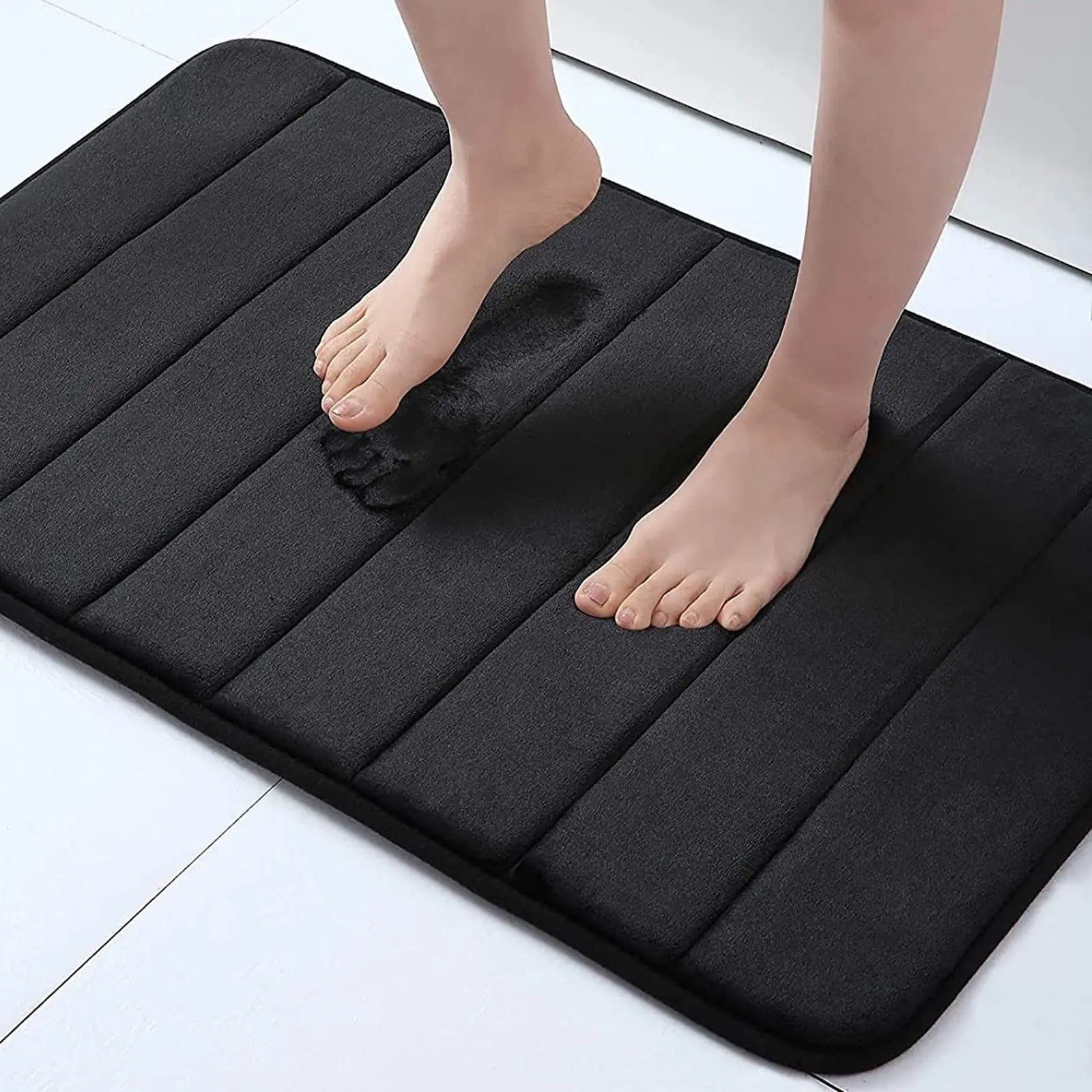 Randig Badrumsmatta i Memory Foam – Halkfri, Vatten absorberande & Tvättbar